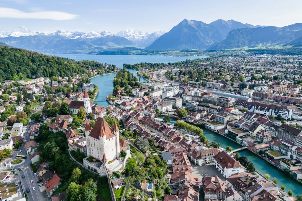 Vue aérienne de Thoune et de son château, Suisse